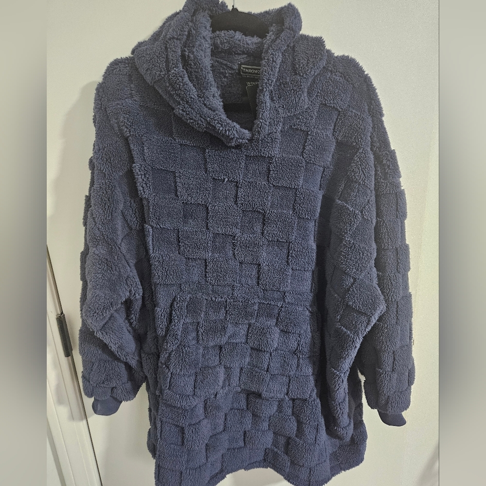 NWT Throwzy Junior Long Hoodie